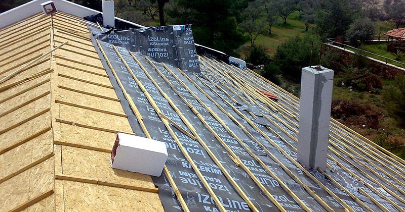 Urla EPDM Kauçuk Çatı – OSB üzerine serilmiş nefes alan su yalıtım örtüsü ve çıtalama